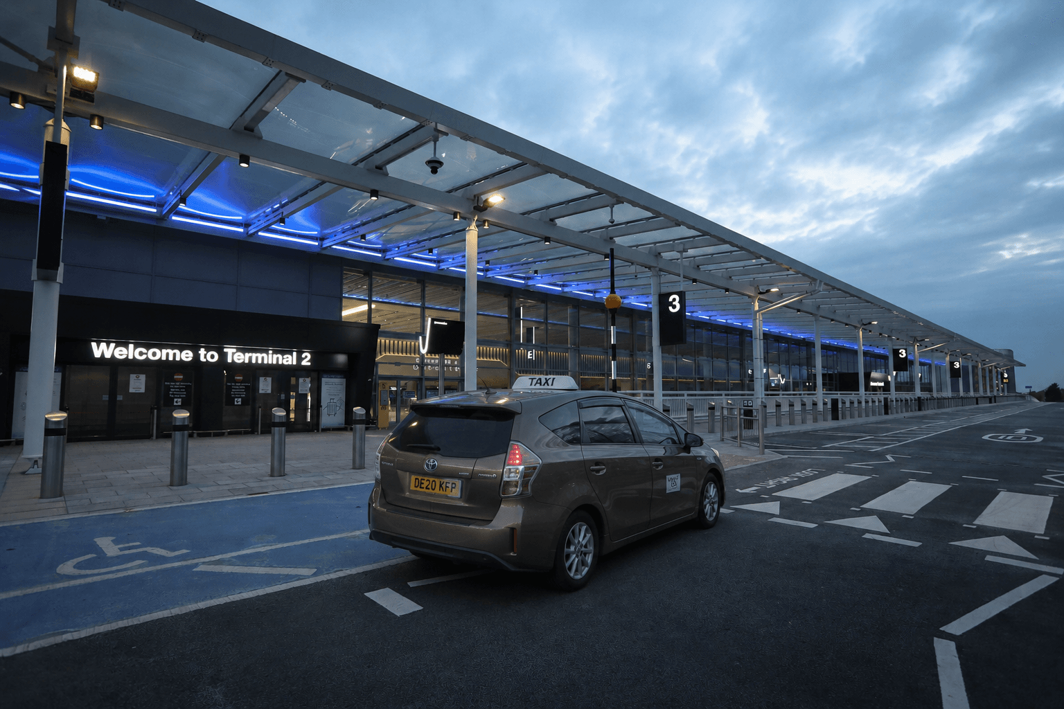 Harrogate taxi at Manchester Airport — fixed price transfer from £137